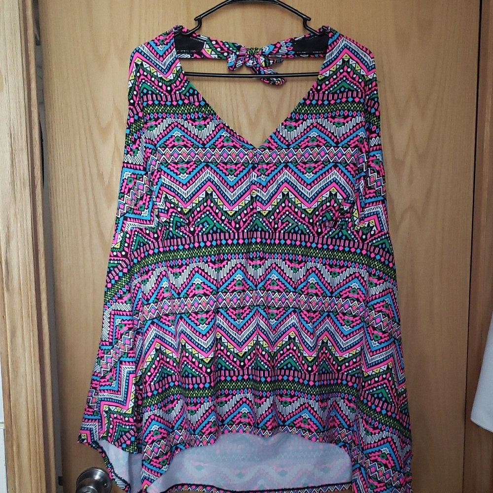 Swimsuits For All Vibrant Geometric Halter Top